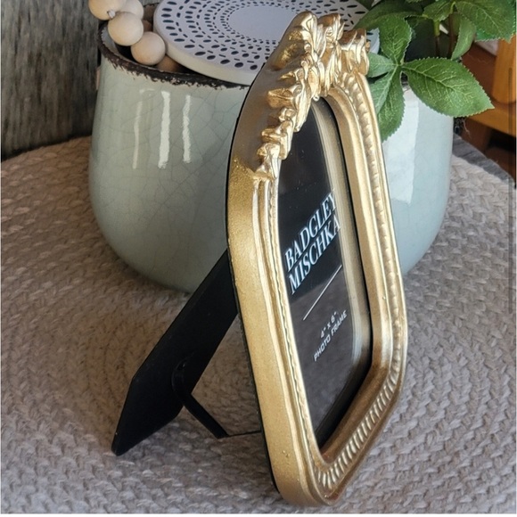 NWT BADGLEY MISHKA CHAMPAGNE GOLD 4x6 PHOTO FRAME - Picture 4 of 5